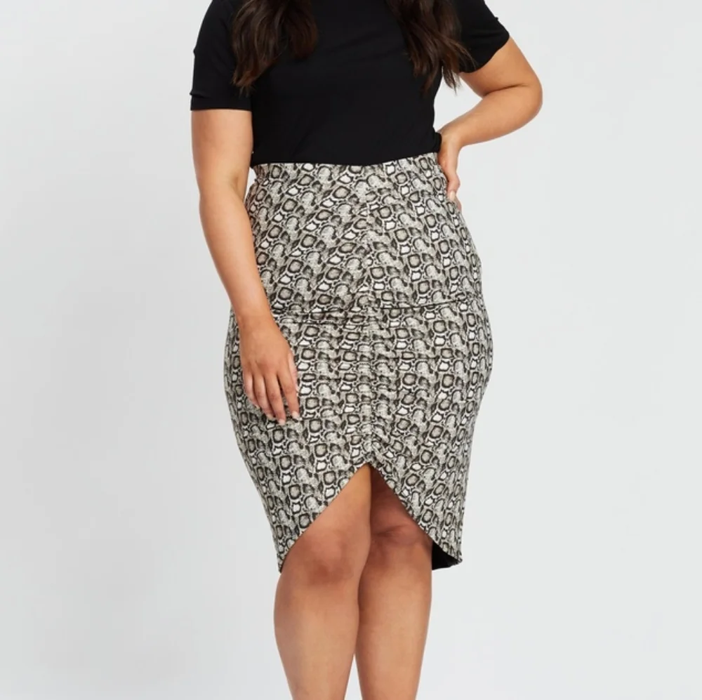 NWT, Good American Snake Print Rouched Skirt